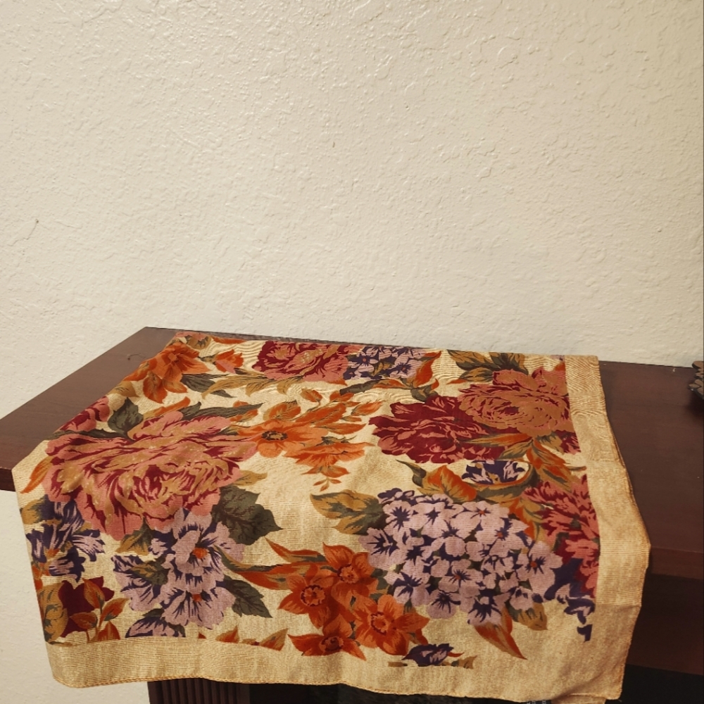 Lovely no-brand polyester floral scarf